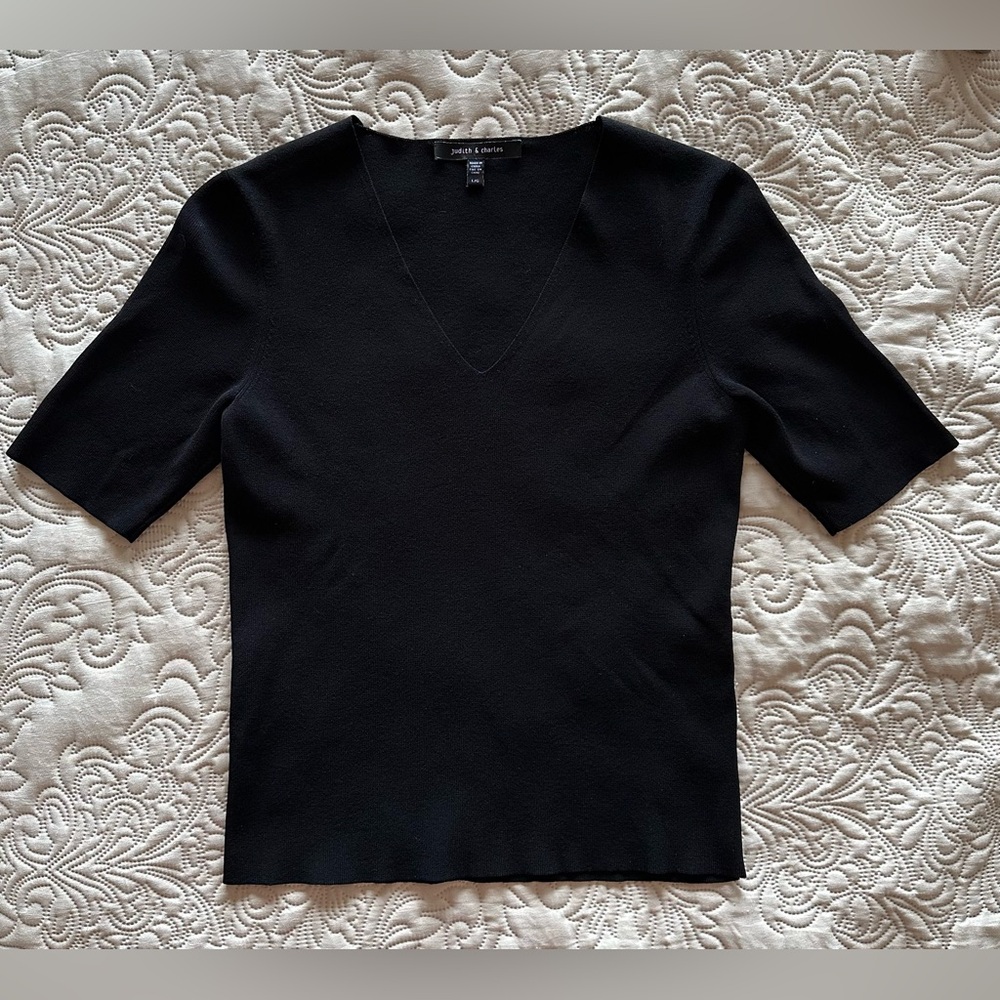 Judith & Charles V-Neck Layering Sweater